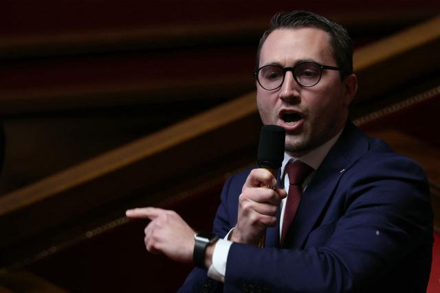 La France Insoumise - Nouveau Front Populaire's MP Antoine Leaument delivers a speech during a debate on the examination of draft legislation proposed by Les Républicains (LR) group, which sets the agenda  during their parliamentary niche at the National Assembly in Paris, on January 22, 2026. (Photo by Thomas SAMSON / AFP)