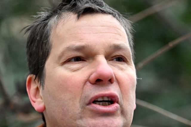 Wolfram Jarosch, father of the arrested German anti-fascist activist Maja T, talks to journalists close to the building where is being held the trial against Maja T in Budapest on January 22, 2026. The Hungarian public prosecutor's office accuses Maja T of being involved in attacks against right-wing extremists in Budapest in February 2023. (Photo by Attila KISBENEDEK / AFP)