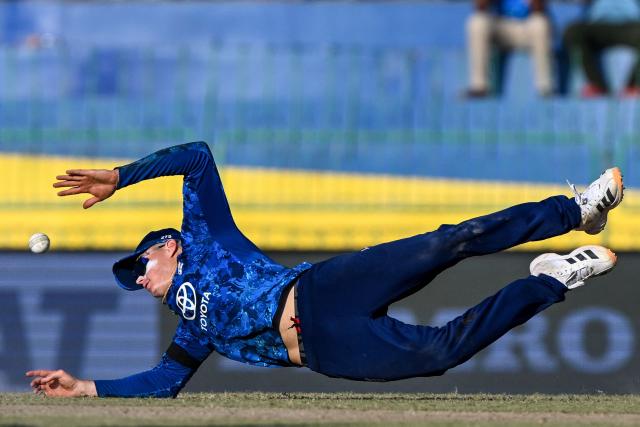 England's Jacob Bethell attempts to field the ball during the first one-day international (ODI) cricket match between Sri Lanka and England at the R. Premadasa International Cricket Stadium in Colombo on January 22, 2026. (Photo by Ishara S. KODIKARA / AFP)