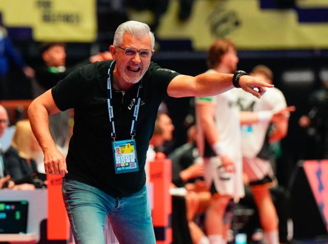 Portugal's coach Paulo Pereira gestures during the men's EHF Euro 2026 main round handball match Germany vs Portugal in Herning, Denmark, on January 22, 2026. (Photo by Sebastian Elias Uth / Ritzau Scanpix / AFP) / Denmark OUT