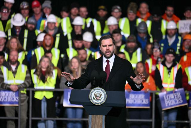 US Vice President JD Vance speaks at Midwest Terminals, an industrial shipping facility, about the administration’s economic agenda and impacts on the Midwest, in Toledo, Ohio, on January 22, 2026. (Photo by Jim WATSON / POOL / AFP)