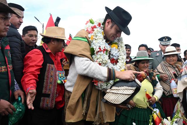 Bolivia's Vice President Edman Lara takes part in an ancestral Andean ritual during the celebrations marking the Day of the Plurinational State, in the Apacheta area of the city of El Alto, along the highway connecting La Paz and Oruro, on January 22, 2026. (Photo by Aizar RALDES / AFP)