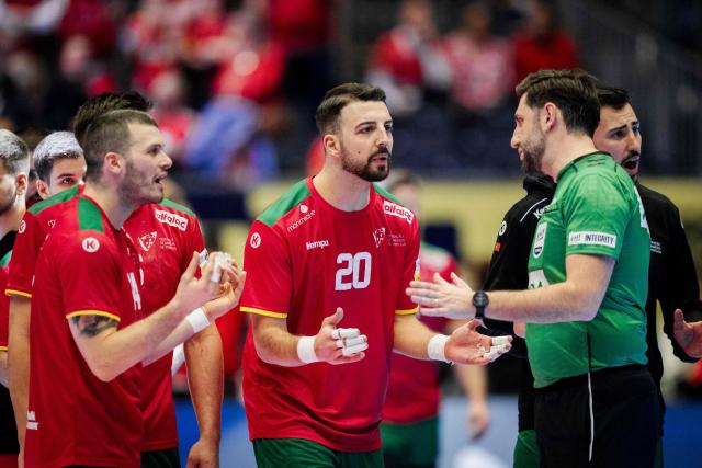 Portugal's centre back #14 Rui Silva and Portugal's left back #20 Miguel Neves argue with the referee during the men's EHF Euro 2026 main round handball match Germany vs Portugal in Herning, Denmark, on January 22, 2026. (Photo by Sebastian Elias Uth / Ritzau Scanpix / AFP) / Denmark OUT