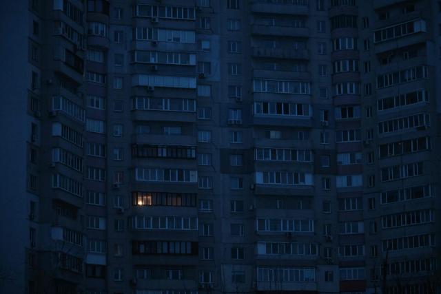 TOPSHOT - This photograph shows residential buildings during a power outage in Kyiv on January 22, 2026, amid the Russian invasion of Ukraine. (Photo by Sergei GAPON / AFP)