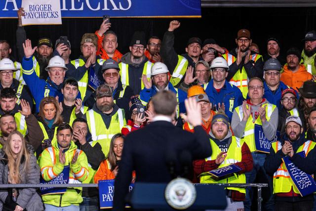 US Vice President JD Vance waves to the crowd after speaking at Midwest Terminals, an industrial shipping facility on the administration’s economic agenda and impacts on the Midwest in Toledo, Ohio, on January 22, 2026. (Photo by Jim WATSON / POOL / AFP)