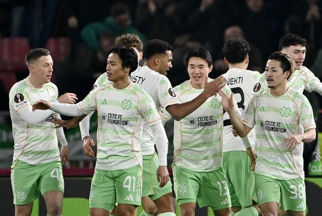 Celtic's Japanese midfielder #41 Reo Hatate (2nd L) celebrates scoring his team's first goal during the Europa League 1st round day 7 football match between Bologna and Celtic at Stadio Renato Dall'Ara in Bologna on January 22, 2026. (Photo by Isabella BONOTTO / AFP)