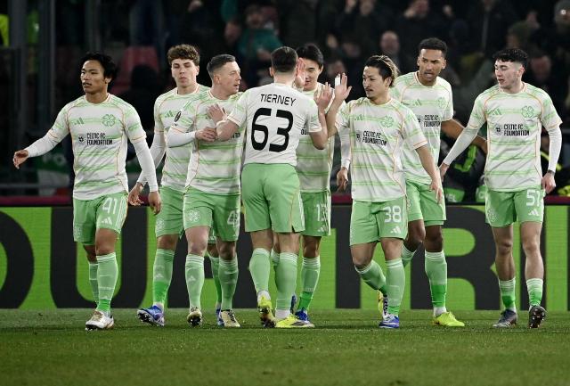 Celtic's Japanese midfielder #41 Reo Hatate (L) celebrates with tammates scoring his team's first goal during the Europa League 1st round day 7 football match between Bologna and Celtic at Stadio Renato Dall'Ara in Bologna on January 22, 2026. (Photo by Isabella BONOTTO / AFP)