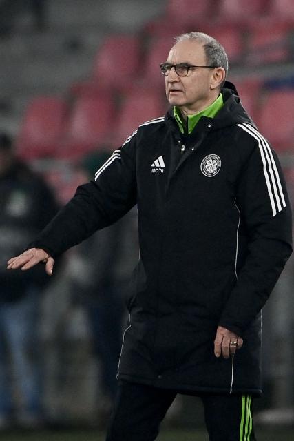 Celtic's Irish head coach Martin O'Neill gives instructions to his players during the Europa League 1st round day 7 football match between Bologna and Celtic at Stadio Renato Dall'Ara in Bologna on January 22, 2026. (Photo by Isabella BONOTTO / AFP)