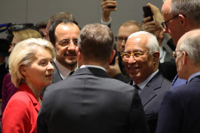 (From L) European Commission President Ursula von der Leyen, Cyprus' President Nikos Christodoulides, European Council President Antonio Costa and Germany's Chancellor Friedrich Merz speak together as they arrive to attend a roundtable meeting of the European Council to discuss recent developments in transatlantic relations, at the European headquarters in Brussels, on January 22, 2026. EU leaders meet on January 22, 2026, for an emergency summit on threats by US President to impose tariffs on countries opposed to his push to take Greenland, with crisis talks in Brussels coming to weigh potential countermeasures against the United States. (Photo by Ludovic MARIN / AFP)