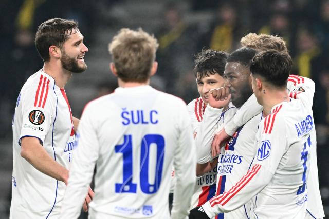 Lyon's English defender #98 Ainsley Maitland-Niles (2R) celebrates with teammates after scoring Lyon's first goal during the UEFA Europa League, league phase, football match between Young Boys and Olympique Lyonnais (OL) at the Wankdorf stadium in Bern on January 22, 2026. (Photo by Sébastien BOZON / AFP)