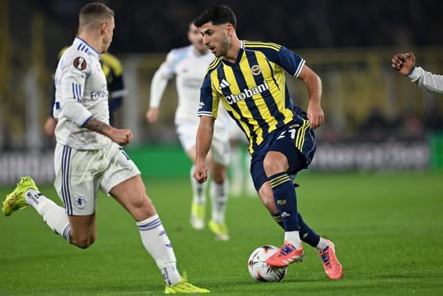 Fenerbahce's Spanish forward #21 Marco Asensio (R) challenges Aston Villa's French defender #12 Lucas Digne (L) during the Europa League 1st round day 7 football match between Fenerbahce and Aston Villa at Sukru Saracoglu Stadium in Istanbul on January 22, 2026. (Photo by Ozan KOSE / AFP)