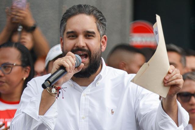 Deputy Nicolas Maduro Guerra, son of ousted President Nicolas Maduro, speaks to supporters of the former leader, including health sector workers, during a demonstration outside the UN headquarters in Caracas to demand his release, on January 22, 2026. (Photo by Pedro MATTEY / AFP)
