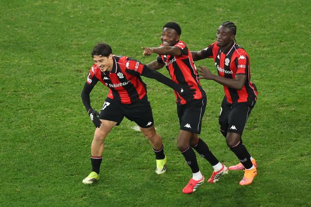 Nice's Portuguese forward #47 Tiago Gouveia (L) celebrates scoring his team's third goal with his teammates during the Europa League football match between OGC Nice and Go Ahead Eagles at Allianz Riviera stadium in Nice on January 22, 2026. (Photo by Valery HACHE / AFP)