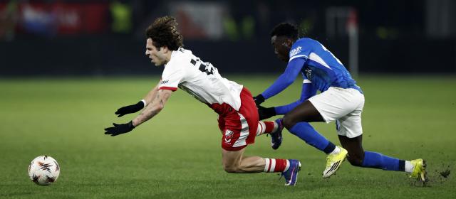 Utrecht's Spanish forward #22 Miguel Rodriguez (L) falls as he is tackled by Genk's Ecuadorian midfielder #19 Yaimar Medina (R) during UEFA Europa League 1st round day 7 football match between FC Utrecht and KRC Genk at the Galgenwaard Stadium in Utrecht, Netherlands, on January 22, 2026. (Photo by Robin van Lonkhuijsen / ANP / AFP) / Netherlands OUT