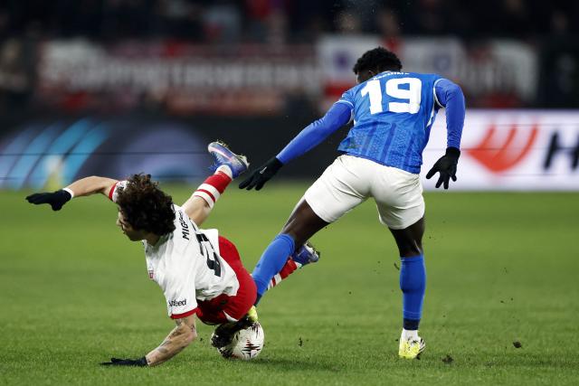Utrecht's Spanish forward #22 Miguel Rodriguez (L) falls as he is tackled by Genk's Ecuadorian midfielder #19 Yaimar Medina (R) during UEFA Europa League 1st round day 7 football match between FC Utrecht and KRC Genk at the Galgenwaard Stadium in Utrecht, Netherlands, on January 22, 2026. (Photo by Robin van Lonkhuijsen / ANP / AFP) / Netherlands OUT