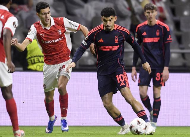 Nottingham Forest's English midfielder #10 Morgan Gibbs-White controls the ball during the UEFA Europa League first round day 7 football match between SC Braga and Nottingham Forest FC at the Municipal stadium of Braga on January 22, 2026. (Photo by MIGUEL LEMOS / AFP)
