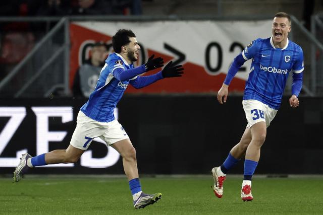 Genk's Moroccan defender #77 Zakaria El Ouahdi (L) celebrates after scoring his team first goal during UEFA Europa League 1st round day 7 football match between FC Utrecht and KRC Genk at the Galgenwaard Stadium in Utrecht, Netherlands, on January 22, 2026. (Photo by Robin van Lonkhuijsen / ANP / AFP) / Netherlands OUT