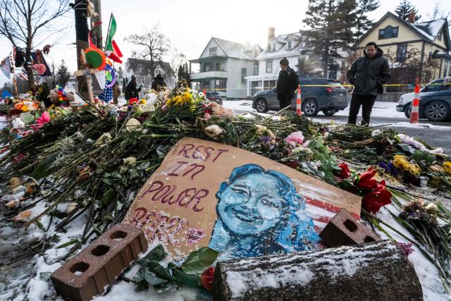 People view the memorial for Renee Nicole Good, in Minneapolis, Minnesota, on January 22, 2026. The 37-year-old Good was fatally shot by an ICE officer January 7, 2026. (Photo by ROBERTO SCHMIDT / AFP)