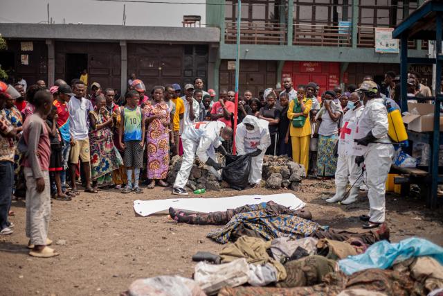 EDITORS NOTE: Graphic content / (FILES) Members of the Congolese Red Cross remove the bodies of victims of the recent violence from the streets as residents gather to witness the scene in Goma on January 30, 2025. A year after the M23 armed group seized Goma, residents of the major city in eastern DRC are living in a "catastrophic" situation, according to the Congolese government spokesperson.
On January 26, 2025, a million residents were sheltering in their homes when the Congolese army and its allies abandoned the capital of North Kivu province. Hundreds of Rwandan soldiers, allied with the anti-government armed group M23, had just crossed the border and entered the lakeside city, at the cost of intense fighting that left thousands dead.
Felix Tshisekedi, his successor as the DRC's president, accuses Kabila of being the brains behind the armed group. (Photo by Jospin Mwisha / AFP)