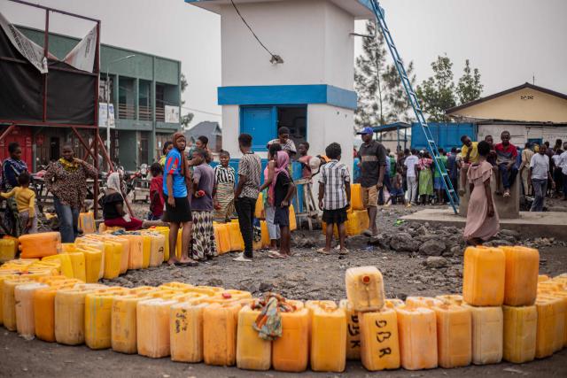 (FILES) Residents gather to collect water as they line up their jerrycans at a water point amid a shortage of water in Goma on January 30, 2025. A year after the M23 armed group seized Goma, residents of the major city in eastern DRC are living in a "catastrophic" situation, according to the Congolese government spokesperson.
On January 26, 2025, a million residents were sheltering in their homes when the Congolese army and its allies abandoned the capital of North Kivu province. Hundreds of Rwandan soldiers, allied with the anti-government armed group M23, had just crossed the border and entered the lakeside city, at the cost of intense fighting that left thousands dead.
Felix Tshisekedi, his successor as the DRC's president, accuses Kabila of being the brains behind the armed group. (Photo by Jospin Mwisha / AFP)