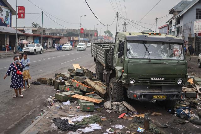 (FILES) Residents cover their faces as they walk past a bullet-riddled military truck in Goma on January 31, 2025. A year after the M23 armed group seized Goma, residents of the major city in eastern DRC are living in a "catastrophic" situation, according to the Congolese government spokesperson.
On January 26, 2025, a million residents were sheltering in their homes when the Congolese army and its allies abandoned the capital of North Kivu province. Hundreds of Rwandan soldiers, allied with the anti-government armed group M23, had just crossed the border and entered the lakeside city, at the cost of intense fighting that left thousands dead.
Felix Tshisekedi, his successor as the DRC's president, accuses Kabila of being the brains behind the armed group. (Photo by Tony KARUMBA / AFP)