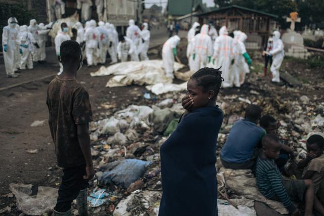(FILES) Residents look at members of the Congolese Red-Cross and the Civilian Protection burrying dozens of bodies in a cemetery in Goma on February 3, 2025. A year after the M23 armed group seized Goma, residents of the major city in eastern DRC are living in a "catastrophic" situation, according to the Congolese government spokesperson.
On January 26, 2025, a million residents were sheltering in their homes when the Congolese army and its allies abandoned the capital of North Kivu province. Hundreds of Rwandan soldiers, allied with the anti-government armed group M23, had just crossed the border and entered the lakeside city, at the cost of intense fighting that left thousands dead.
Felix Tshisekedi, his successor as the DRC's president, accuses Kabila of being the brains behind the armed group. (Photo by ALEXIS HUGUET / AFP)
