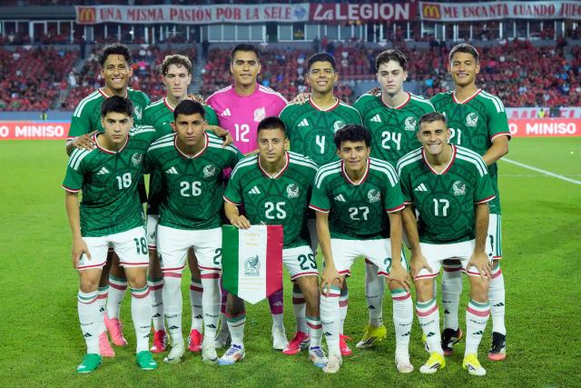 Players of Mexico pose for a picture ahead of the international friendly football match between Panama and Mexico at the Rommel Fernandez Gutierrez Stadium in Panama City on January 22, 2026. (Photo by ARNULFO FRANCO / AFP)