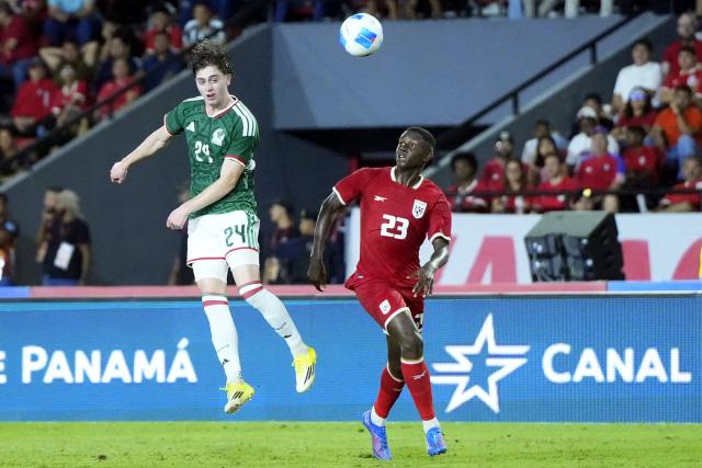 Mexico's forward #24 Brian Gutierrez and Panama's defender #23 Ariel Arroyo fight for the ball during the international friendly football match between Panama and Mexico at the Rommel Fernandez Gutierrez Stadium in Panama City on January 22, 2026. (Photo by ARNULFO FRANCO / AFP)
