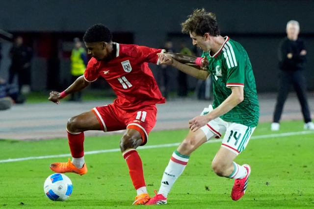 Panama's midfielder #11 Giovany Hebert and Mexico's midfielder #14 Marcel Ruiz fight for the ball during the international friendly football match between Panama and Mexico at the Rommel Fernandez Gutierrez Stadium in Panama City on January 22, 2026. (Photo by ARNULFO FRANCO / AFP)