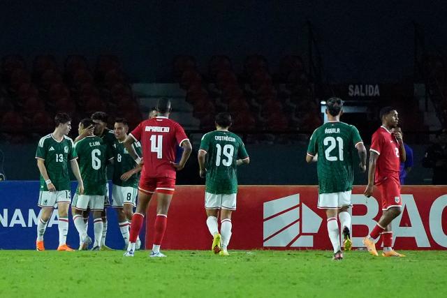 Players of Mexico celebrate after an own goal scored by Panama's defender #03 Richard Peralta (out of frame) during the international friendly football match between Panama and Mexico at the Rommel Fernandez Gutierrez Stadium in Panama City on January 22, 2026. (Photo by ARNULFO FRANCO / AFP)