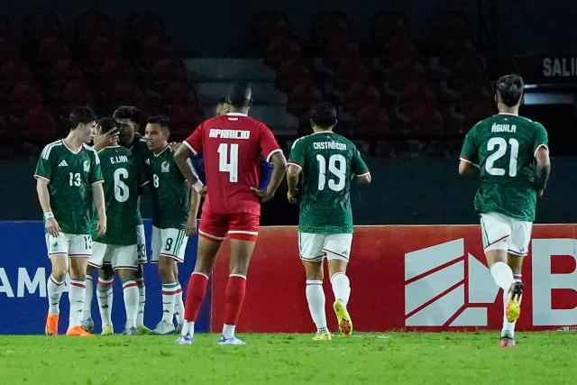 Players of Mexico celebrate after an own goal scored by Panama's defender #03 Richard Peralta (out of frame) during the international friendly football match between Panama and Mexico at the Rommel Fernandez Gutierrez Stadium in Panama City on January 22, 2026. (Photo by ARNULFO FRANCO / AFP)