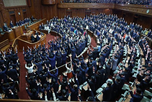 Lawmakers cheer as the House of Representatives is dissolved at the Diet in Tokyo on January 23, 2026. Japanese Prime Minister Sanae Takaichi dissolved parliament on January 23 ahead of a snap election on February 8, counting on her cabinet's high poll numbers to steer her otherwise unpopular ruling party to victory. (Photo by JIJI Press / AFP) / Japan OUT