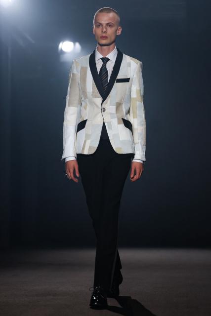 A model presents a creation by Junya Watanabe for the Menswear Ready-to-wear Fall-Winter 2026/2027 collection as part of the Men Paris Fashion Week in Paris on January 23, 2026.  (Photo by Ian LANGSDON / AFP)