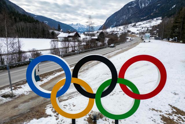 TOPSHOT - The Olympic rings are seen along a road leading to the Biathlon venue in Antholz, northern Italy, prior to the Milano Cortina 2026 Olympic Games, on January 23, 2026. (Photo by Odd ANDERSEN / AFP)