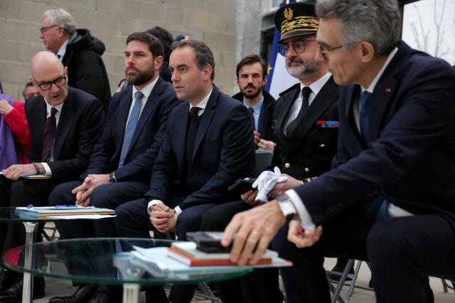 France's Prime Minister Sebastien Lecornu (C), flanked by Prefect of Seine-Saint-Denis Julien Charles (2nd R), meets with officials and project stakeholders of a housing project during a visit dedicated to housing in Rosny-sous-Bois, in the suburb of Paris on January 23, 2026. (Photo by Thomas SAMSON / AFP)