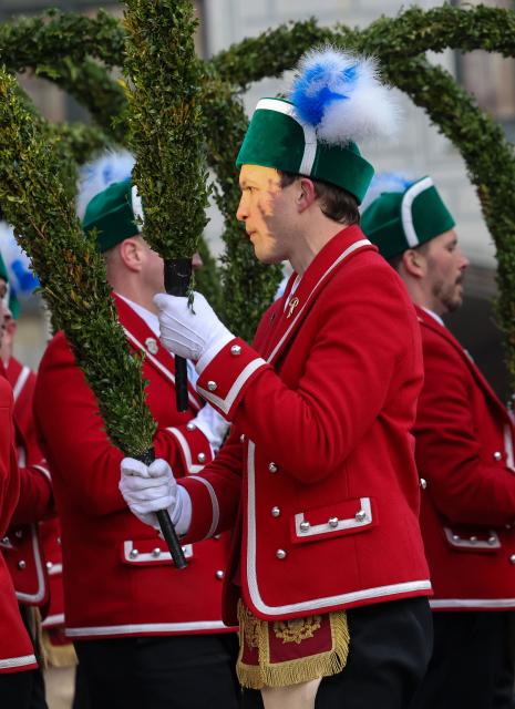 Members of the Munich Coopers' association dance the traditional Schaefflertanz (coopers’ dance) in front of the old Town Hall tower at Marienplatz in Munich, southern Germany on January 23, 2026. The Schaeffler perform their historic dance only every seven years. Until Shrove Tuesday on February 17, 2026, they will appear again in Munich’s public squares. Their traditional round dance, dating back to 1517 when coopers are said to have lifted spirits after a plague, follows a centuries-old choreography and is still performed in seven-year intervals according to an old oath. (Photo by ALEXANDRA BEIER / AFP)