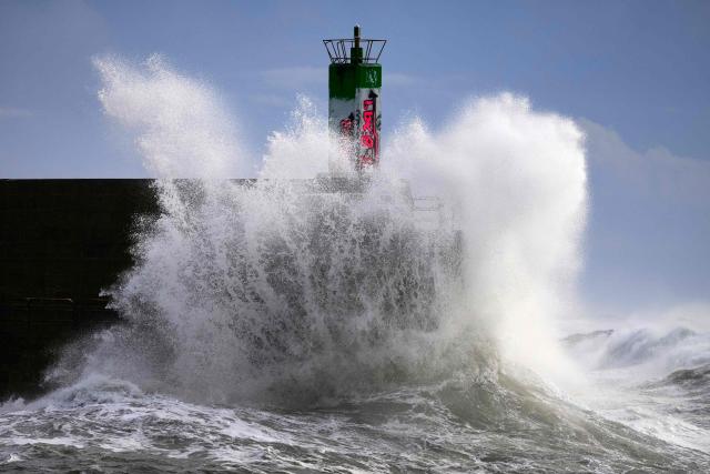 A big wave crashes against the pier at the port of A Guarda, northwestern Spain, on January 23, 2026. Depression Ingrid is expected to bring snow, torrential rain, and icy winds to Spain today as extreme weather and a sharp temperature drop are expected. (Photo by Miguel RIOPA / AFP)