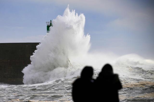 A big wave crashes against the pier at the port of A Guarda, northwestern Spain, on January 23, 2026. Depression Ingrid is expected to bring snow, torrential rain, and icy winds to Spain today as extreme weather and a sharp temperature drop are expected. (Photo by Miguel RIOPA / AFP)