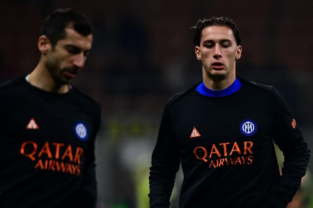 Inter Milan's Italian forward #94 Francesco Pio Esposito (R) and Inter Milan's Armenian midfielder #22 Henrikh Mkhitaryan (L) warm up ahead of the Italian Serie A  football match between Inter Milan and Pisa at the San Siro Stadium in Milan on January 23, 2026. (Photo by Piero CRUCIATTI / AFP)