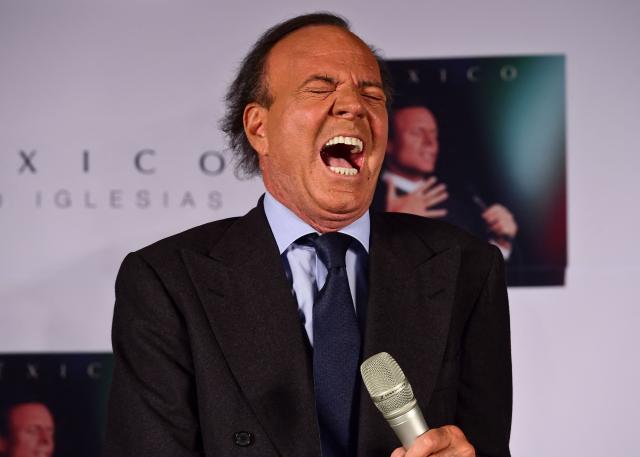 (FILES) Spanish singer Julio Iglesias reacts during a press conference in Mexico city, on September 23, 2015. Spanish prosecutors on January 23, 2026 shelved a sex abuse and human trafficking complaint against veteran singer Julio Iglesias, saying Spain's courts had no jurisdiction in the case. (Photo by Ronaldo SCHEMIDT / AFP)