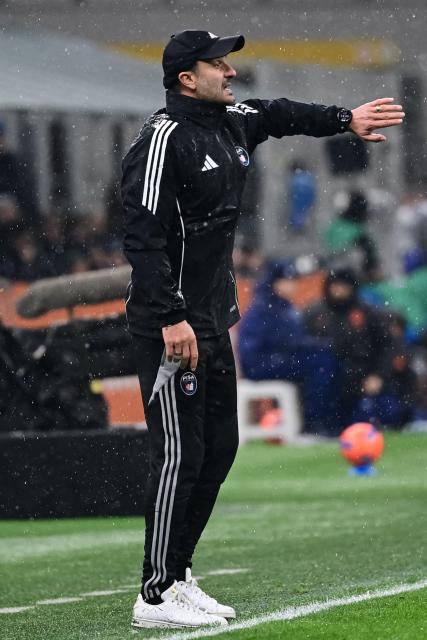 Pisa’s Italian coach Alberto Gilardino gestures during the Italian Serie A football match between Inter Milan and Pisa at the San Siro Stadium in Milan on January 23, 2026. (Photo by Piero CRUCIATTI / AFP)