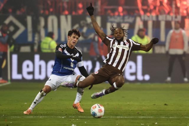 Hamburg's Croatian defender #44 Luka Vuskovic vies with St Pauli's English forward #26 Ricky-Jade Jones during the German first division Bundesliga football derby match between FC St Pauli and Hamburg HSV in Hamburg, northern Germany on January 23, 2026. (Photo by IBRAHIM OT / AFP) / DFL REGULATIONS PROHIBIT ANY USE OF PHOTOGRAPHS AS IMAGE SEQUENCES AND/OR QUASI-VIDEO