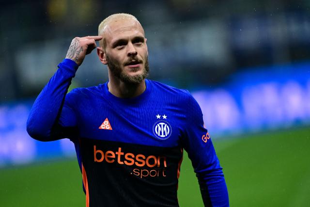 Inter Milan's Italian defender #32 Federico Dimarco  celebrates after scoring his team fourth goal during the Italian Serie A  football match between Inter Milan and Pisa at the San Siro Stadium in Milan on January 23, 2026. (Photo by Piero CRUCIATTI / AFP)