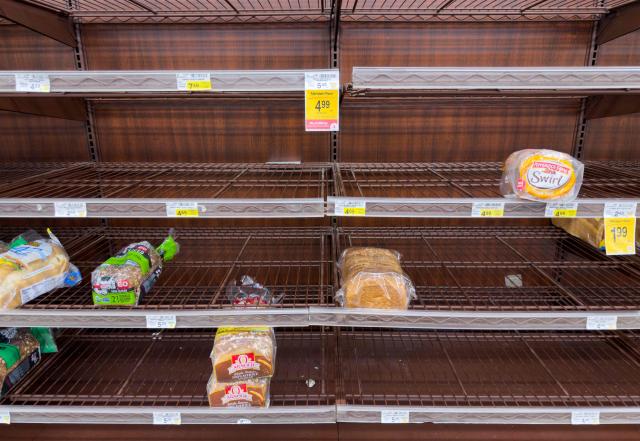 Near empty bread shelves are seen as residents stock up on supplies ahead of a cold front expected in the area in Arlington, Virginia, on January 23, 2026. A massive winter storm was set to drop a mix of freezing rain and heavy snow on some 160 million Americans starting January 23, threatening to bring dangerously icy conditions. Multiple US states declared states of emergency as meteorologists said the storm would soon begin marching across much of the continental US, covering a wide swath of the country's middle including the Rockies and Plains. (Photo by SAUL LOEB / AFP)