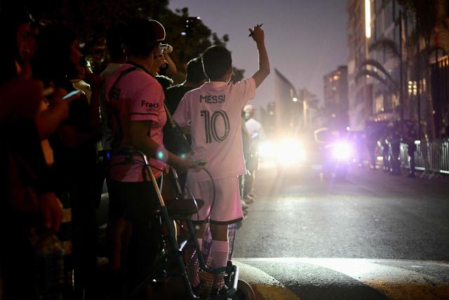 A fan wearing a jersey of the Inter Miami football team awaits the team's arrival outside the Hotel Intercontinental in Lima on January 23, 2025, on the eve of the friendly football match against Alianza Lima. (Photo by ERNESTO BENAVIDES / AFP)