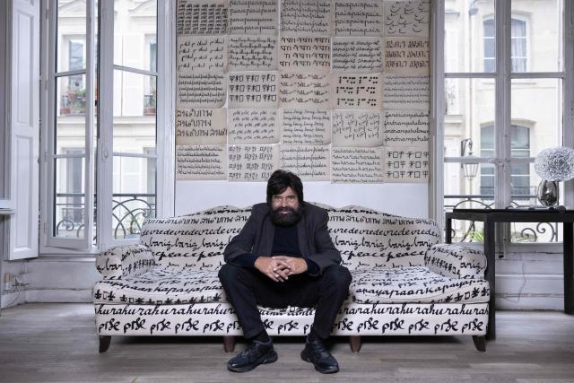French author and human rights activist Marek Halter poses during a photo session at his home in Paris on January 15, 2026. (Photo by JOEL SAGET / AFP)