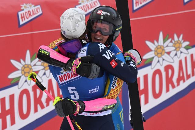 Winner Sweden's Sara Hector (R) celebrates with second-placed US' Paula Moltzan in the finishing area after competing in the second run of the Women's Giant Slalom event of FIS Alpine Skiing World Cup in Spindleruv Mlyn on January 24, 2026. (Photo by Michal Cizek / AFP)