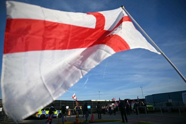 Right wing protesters gather outside a processing centre for migrants in Dover on the south east coast of England on January 24, 2026. (Photo by JUSTIN TALLIS / AFP)