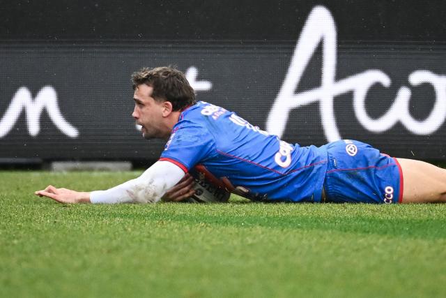 Stade Français' South African center Jeremy Ward scores a try during the French Top14 rugby union match between Union Bordeaux-Begles (UBB) and Stade Francais Paris at the Chaban-Delmas Stadium in Bordeaux, south-western France on January 24, 2026. (Photo by Christophe ARCHAMBAULT / AFP)