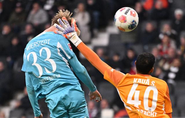 Hoffenheim's German forward #33 Max Moerstedt (L) scores the 1-1 during the German first division Bundesliga football match between Eintracht Frankfurt and TSG 1899 Hoffenheim in Frankfurt am Main, western Germany, on January 24, 2026. (Photo by Kirill KUDRYAVTSEV / AFP) / DFL REGULATIONS PROHIBIT ANY USE OF PHOTOGRAPHS AS IMAGE SEQUENCES AND/OR QUASI-VIDEO